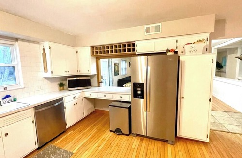 Gahanna House | Roomy 3 BR Ranch - Pool Table - Kid & Pet Friendly - Big Yard - Ample Parking