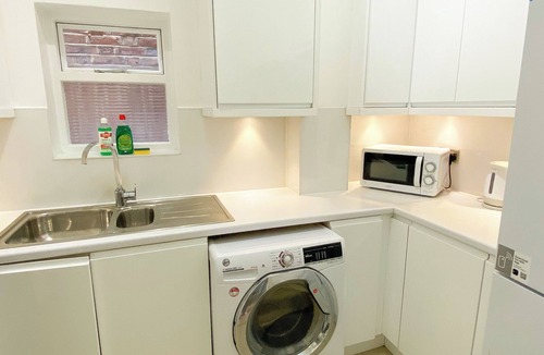 Hampstead Apartment | Roomy 3BD by Hampstead Heath!