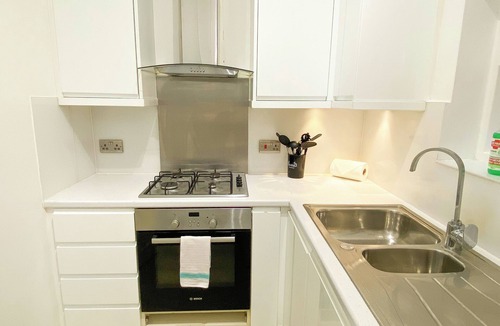 Hampstead Apartment | Roomy 3BD by Hampstead Heath!