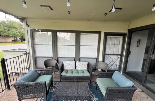 Lakeway House | Roomy 3bed/2bath by Lake Travis with community pool, pets welcome!