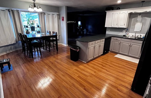 Springfield House | Roomy 4-bed house in Springfield + Pet friendly + Gym + Workspace