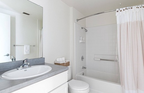 Fremont Apartment | Roomy Fremont 3BR w/ Pool, Gym, W/D, near TJ, WF, BART, by Blueground