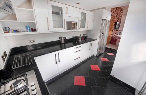 Newhaven House | Roomy home 1 level Free Parking