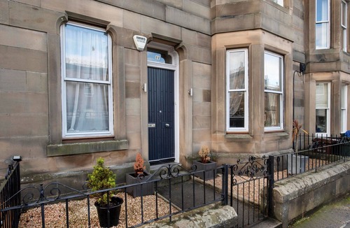 Newhaven House | Roomy home 1 level Free Parking