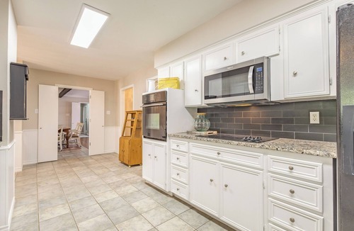 Glen Rose House | Roomy Home on the Hill overlooking Glen Rose, TX