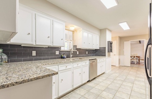 Glen Rose House | Roomy Home on the Hill overlooking Glen Rose, TX