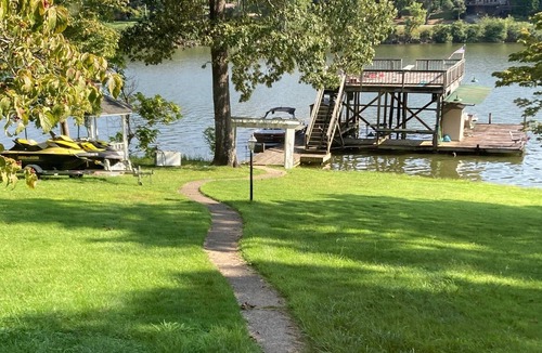 Leesburg Cabin | Roomy house on the deepest part of Lake Weiss-Fisherman's Paradise!