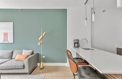Downtown Chicago Apartment | Roomy Loop 1BR w/Gym, Pool, W/D, nr. Millennium Park, by Blueground
