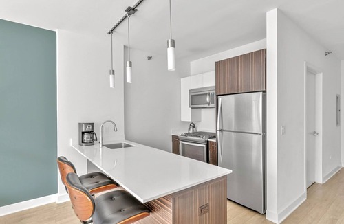 Downtown Chicago Apartment | Roomy Loop 1BR w/Gym, Pool, W/D, nr. Millennium Park, by Blueground
