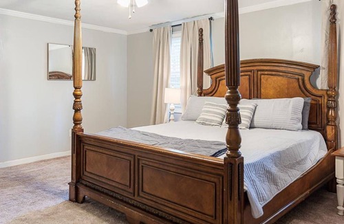 Grand Bay House | Roomy Ranch on the Coast