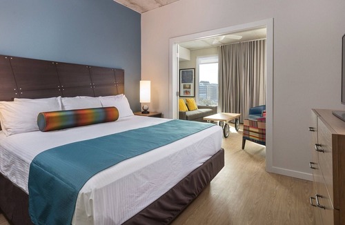 West End Resort | Roomy Studio at Austin Resort! Complete with Rooftop Pool, Fire Pit, and More!