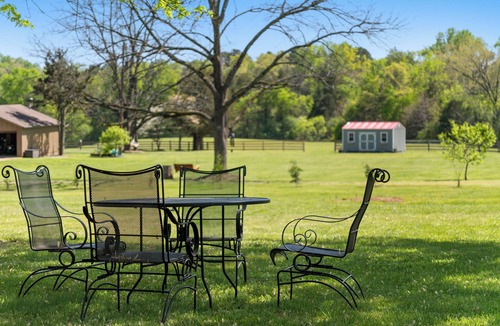McMinn County House | Roomy - Sunroom - Near Wedding Venues - 9 Acres