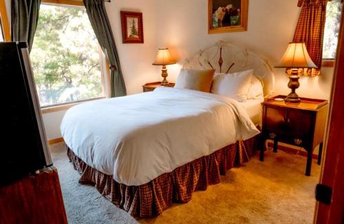Idyllwild Villa | Root-Stone Lodge