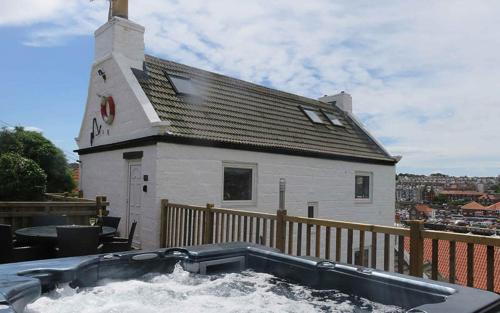 Whitby House | Ropery Cottage - Cyanacottages