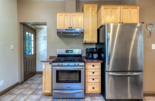 Walla Walla East Apartment | Rosé All Day Hideaway