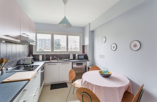 Bourg-l'Eveque Apartment | ROSA, Confortable 2 chambres avec parking dans le centre