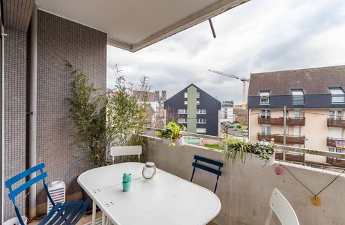 Bourg-l'Eveque Apartment | ROSA, Confortable 2 chambres avec parking dans le centre