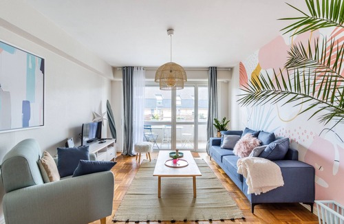 Bourg-l'Eveque Apartment | ROSA, Confortable 2 chambres avec parking dans le centre