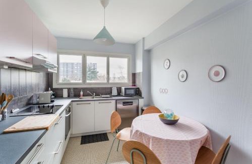 Bourg-l'Eveque Apartment | ROSA, Confortable 2 chambres avec parking dans le centre