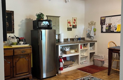 Glen Rose Apartment | Rosa Linda Studio-walk to historic town square, centrally located