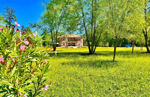 Cleveland Villa | ROSA VILLA - Wedding & Retreat Resort-12 acres, 21 beds & host 200+ppl event