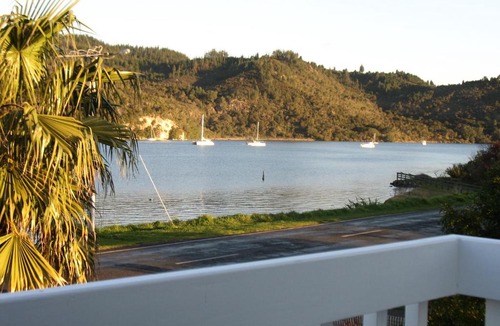 Whitianga Bed & Breakfast | Rosalie On Albert B&B