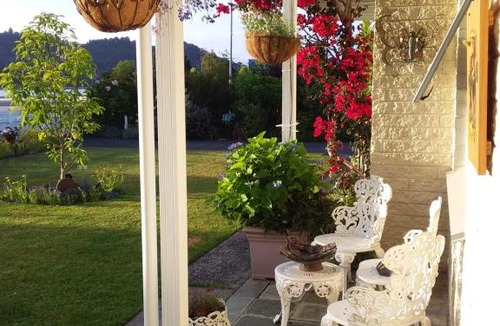 Whitianga Bed & Breakfast | Rosalie On Albert B&B