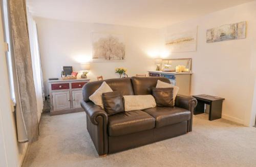 Irvine House | Rosalin Cottage