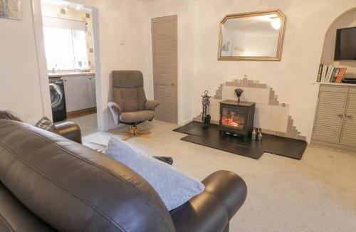 Irvine House | Rosalin Cottage