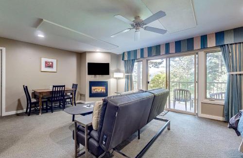 Rosario House | Rosario Road Condo - B