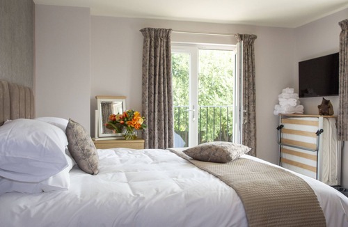 Lytchett Matravers Bed & Breakfast | Rose and Crown