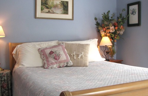 Chester Depot Bed & Breakfast | Rose Arbour Bed & Breakfast