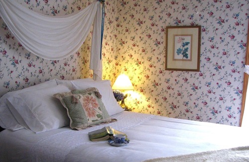 Chester Depot Bed & Breakfast | Rose Arbour Bed & Breakfast