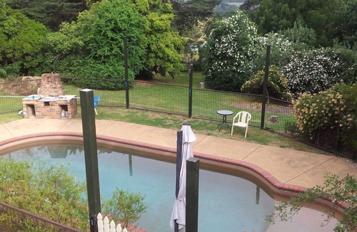 Dixons Creek Cottage | ROSE AT LEAFIELD COTTAGES