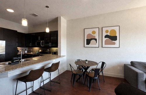 The Galleria Apartment | Rose at the Millennium - Stylish 1 BR in Houston