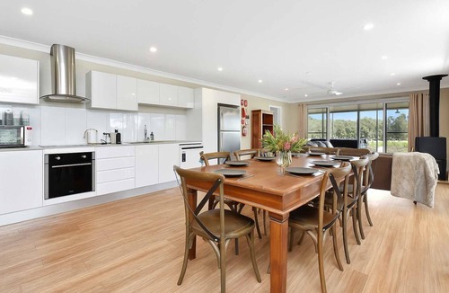 Pokolbin House | Rose at the Vineyard