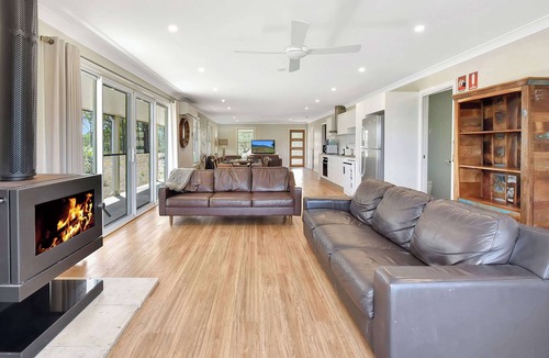 Pokolbin House | Rose at the Vineyard