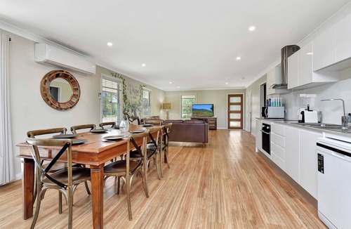 Pokolbin House | Rose at the Vineyard