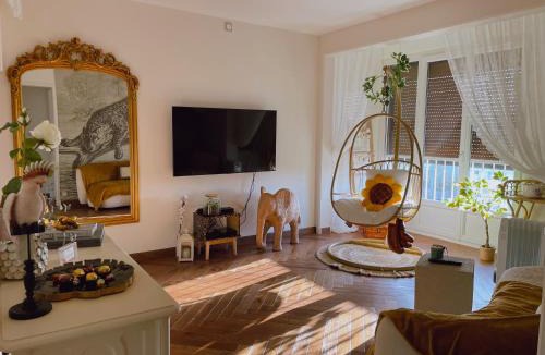 Vanves Apartment | Rose Blossom apartment in Paris