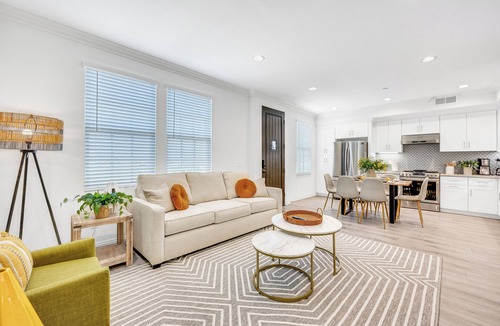 Mid Central House | Rose Bowl Retreat: Pasadena Gem