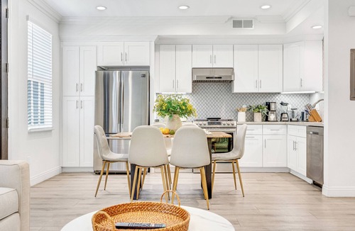 Mid Central House | Rose Bowl Retreat: Pasadena Gem