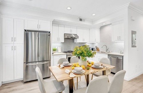 Mid Central House | Rose Bowl Retreat: Pasadena Gem
