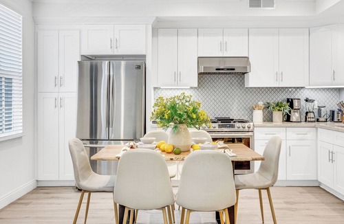 Mid Central House | Rose Bowl Retreat: Pasadena Gem