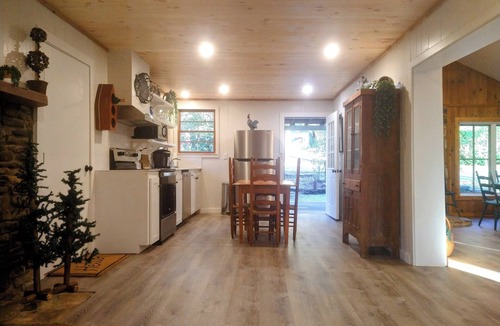 Wiley Cabin | Rose Bud Cottage by Lake Burton!