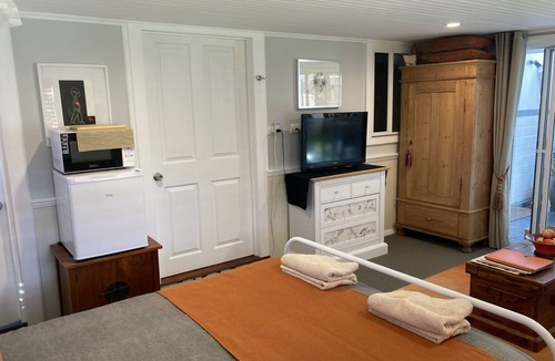 Gloucester Bed & Breakfast | Rose Cottage