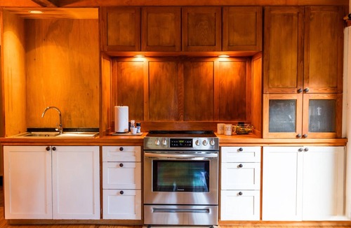 Kingsport House | Rose Cottage-Charming, Comfortable, Ocean Breezes