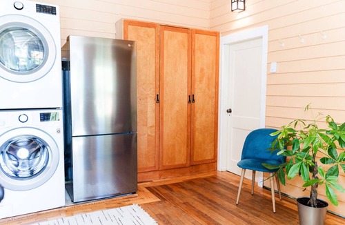 Kingsport House | Rose Cottage-Charming, Comfortable, Ocean Breezes