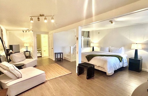Baddeck Hotel | Rose Cottage located in Baddeck on the Bras d’Or Lakes