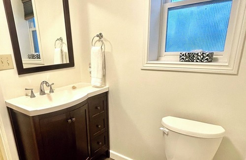 Baddeck Hotel | Rose Cottage located in Baddeck on the Bras d’Or Lakes