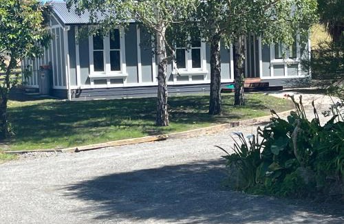 Puketapu House | Rose Cottage